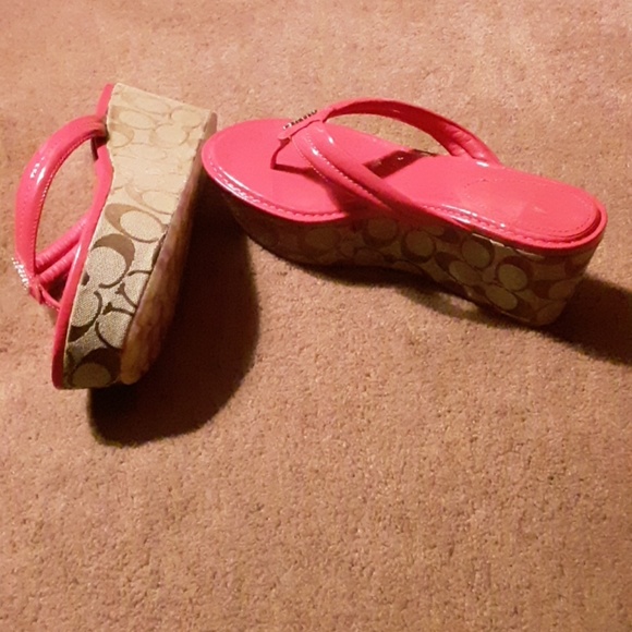 Coach  platforms  fuschia  beauties. - Picture 3 of 7
